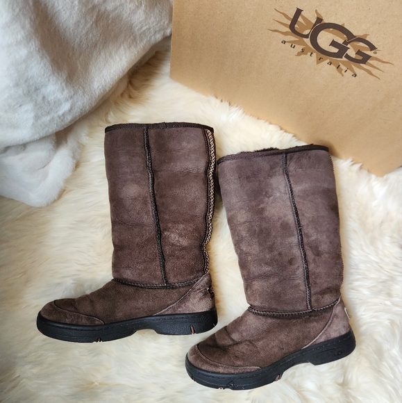 UGG- Boots - Picture 2 of 12